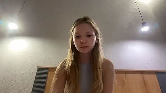 Snapshot of CandysRose chatting on June 3, 2026, 11:20 pm CandysRose online show from June 3, 2026, 11:20 pm
