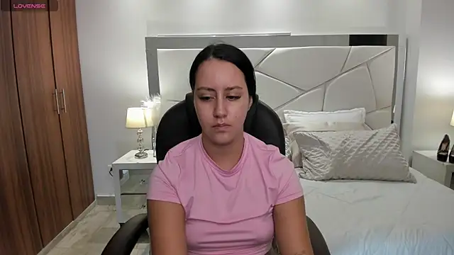 Natasha Kiim  online show from April 16, 2026, 3:40 am