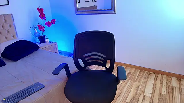 Snapshot of Axel_Draven chatting on October 6, 2025, 11:22 am Axel Draven online show from October 6, 2025, 11:22 am