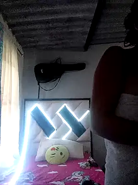 Snapshot of NileveSantanna chatting on October 6, 2025, 9:26 pm NileveSantanna online show from October 6, 2025, 9:26 pm