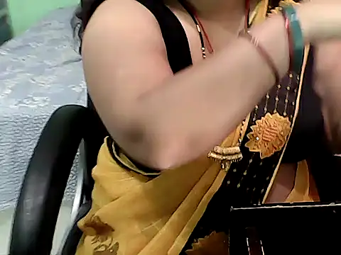 BABITA KUMARII online show from March 18, 2026, 5:14 pm