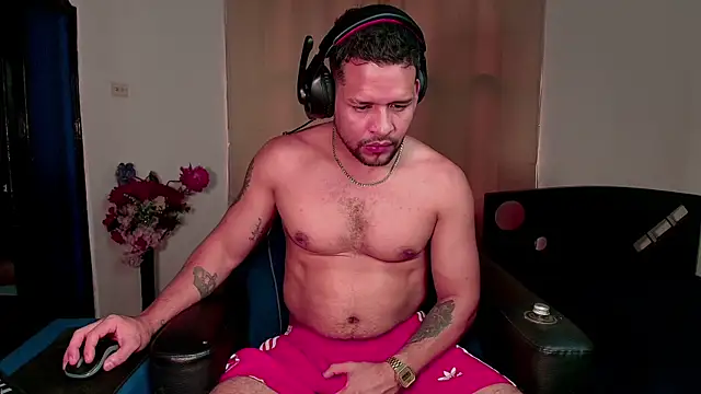 LucasGaeel online show from December 20, 2025, 1:03 pm