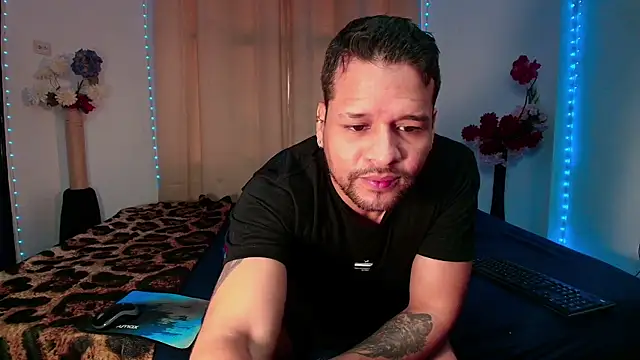 LucasGaeel online show from April 12, 2026, 12:52 pm