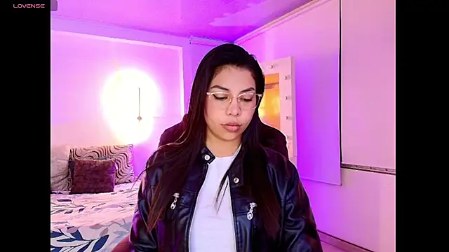 Snapshot of kloe28 chatting on November 14, 2025, 3:54 am kloe28 online show from November 14, 2025, 3:54 am