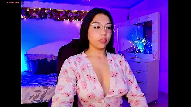 Snapshot of kloe28 chatting on November 20, 2025, 3:51 am kloe28 online show from November 20, 2025, 3:51 am