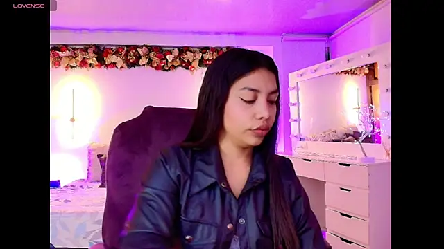 Snapshot of kloe28 chatting on November 15, 2025, 3:54 am kloe28 online show from November 15, 2025, 3:54 am