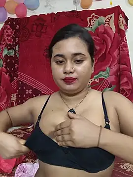 Snapshot of Love_Queen11 chatting on May 18, 2026, 5:51 pm Love Queen11 online show from May 18, 2026, 5:51 pm