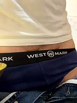 Snapshot of Italianofirenze chatting on October 4, 2025, 9:27 pm Italianofirenze online show from October 4, 2025, 9:27 pm