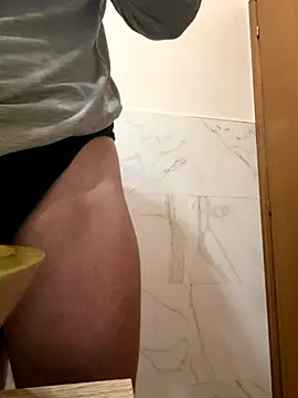 Snapshot of Italianofirenze chatting on October 26, 2025, 10:21 pm Italianofirenze online show from October 26, 2025, 10:21 pm