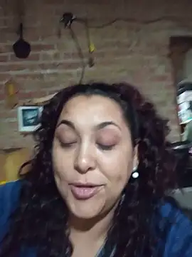 Snapshot of Lobizona chatting on June 3, 2026, 6:12 pm Lobizona online show from June 3, 2026, 6:12 pm