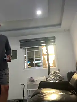 Moisesjrtapia online show from April 24, 2026, 6:21 pm