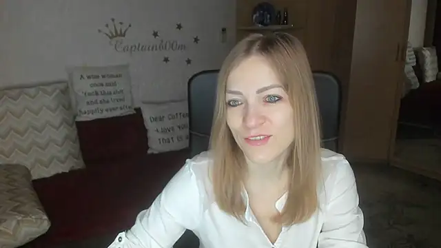 Tiffany Bates online show from November 6, 2025, 3:21 am