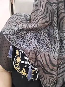 Miss Rose   online show from April 8, 2026, 5:42 am