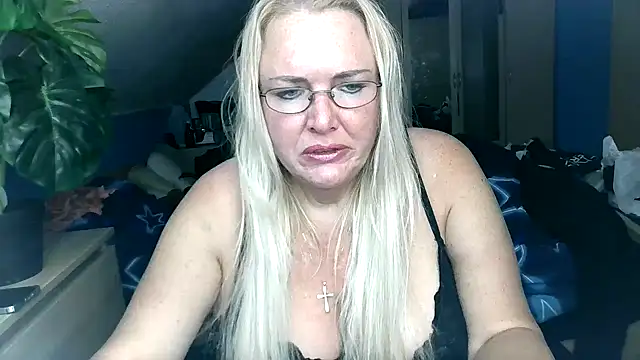 Snapshot of Sandy-Summer chatting on October 20, 2025, 3:01 pm Sandy-Summer online show from October 20, 2025, 3:01 pm