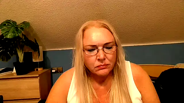 Snapshot of Sandy-Summer chatting on September 29, 2025, 3:28 pm Sandy-Summer online show from September 29, 2025, 3:28 pm