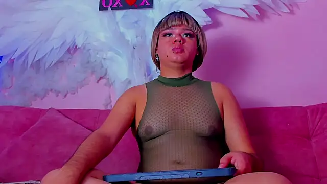 Snapshot of Tiffany_deluxe chatting on December 5, 2025, 1:10 pm Tiffany deluxe online show from December 5, 2025, 1:10 pm