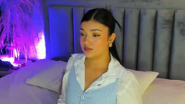 EmmaBlossom online show from September 29, 2025, 6:46 pm