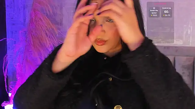 EmmaBlossom online show from October 17, 2025, 7:26 pm