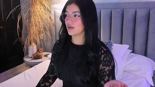 EmmaBlossom online show from April 18, 2026, 12:18 pm