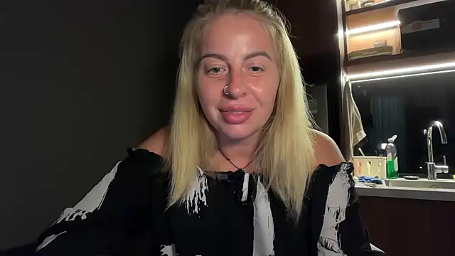 Miravynn online show from February 24, 2026, 5:25 pm