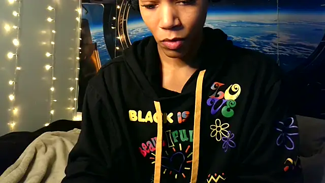 MrsToniTone online show from December 5, 2025, 4:38 pm