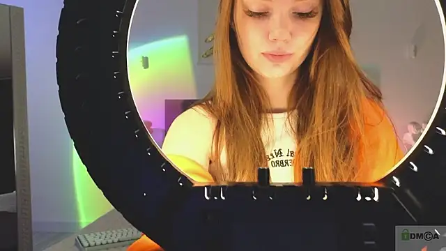 Nicole Broown  online show from February 10, 2026, 9:03 pm