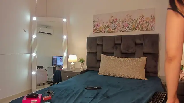 Antonella Maxwell online show from February 12, 2026, 8:41 pm