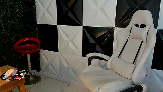 xion ez online show from November 28, 2025, 7:47 pm