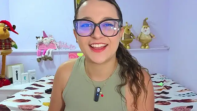 Snapshot of katiaa_lovv chatting on November 19, 2025, 12:05 pm katiaa lovv online show from November 19, 2025, 12:05 pm