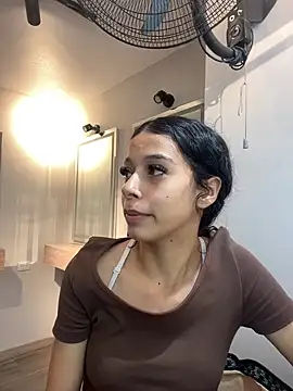 ChloeRosses online show from April 18, 2026, 7:29 pm