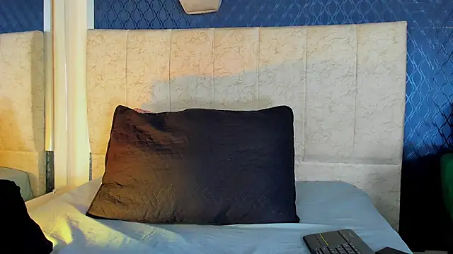 violett  rousee online show from October 17, 2025, 3:14 pm