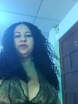 Snapshot of MEYBELLATINA chatting on May 8, 2026, 10:35 pm MEYBELLATINA online show from May 8, 2026, 10:35 pm