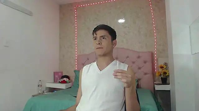 Snapshot of Aaron_Foxxx chatting on December 2, 2025, 7:15 pm Aaron Foxxx online show from December 2, 2025, 7:15 pm