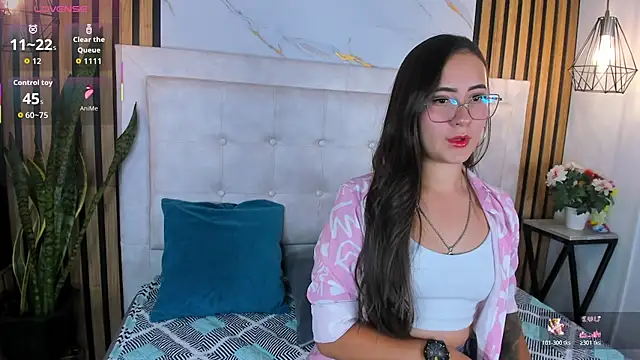 Snapshot of Honey_noir chatting on November 11, 2025, 10:37 pm Honey noir online show from November 11, 2025, 10:37 pm