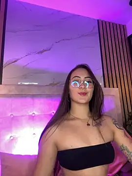 Snapshot of Honey_noir chatting on December 2, 2025, 7:48 pm Honey noir online show from December 2, 2025, 7:48 pm