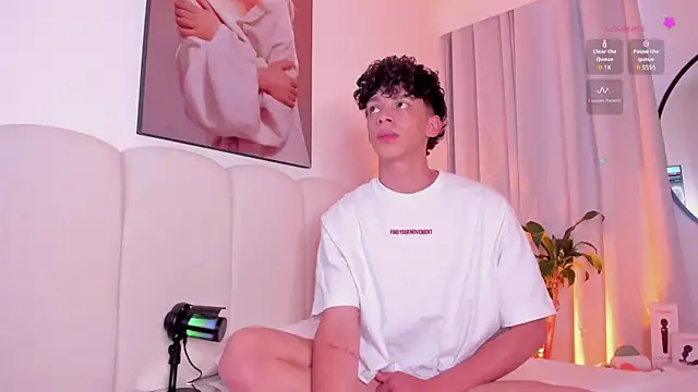 Snapshot of lion_stone chatting on October 1, 2025, 8:46 pm lion stone online show from October 1, 2025, 8:46 pm