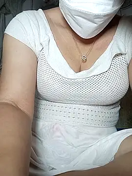 Snapshot of TiffinyLaz chatting on November 8, 2025, 3:21 am TiffinyLaz online show from November 8, 2025, 3:21 am