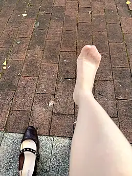 Snapshot of POS001 chatting on November 23, 2025, 6:12 am POS001 online show from November 23, 2025, 6:12 am