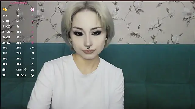 Snapshot of LeisaHopperstad chatting on July 3, 2026, 9:38 am LeisaHopperstad online show from July 3, 2026, 9:38 am