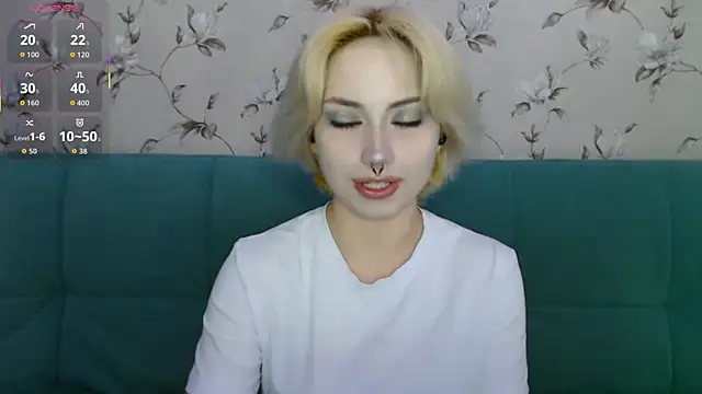 Snapshot of LeisaHopperstad chatting on July 17, 2026, 11:40 am LeisaHopperstad online show from July 17, 2026, 11:40 am