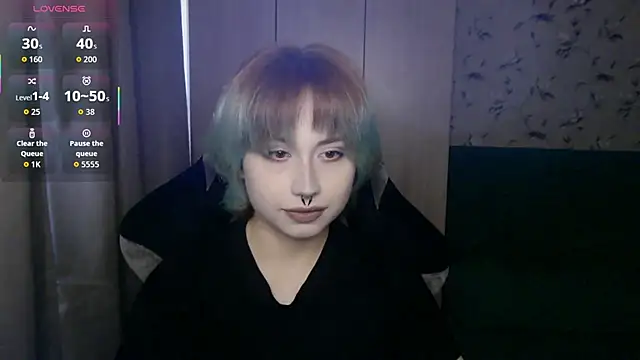 Snapshot of LeisaHopperstad chatting on May 4, 2026, 12:19 pm LeisaHopperstad online show from May 4, 2026, 12:19 pm