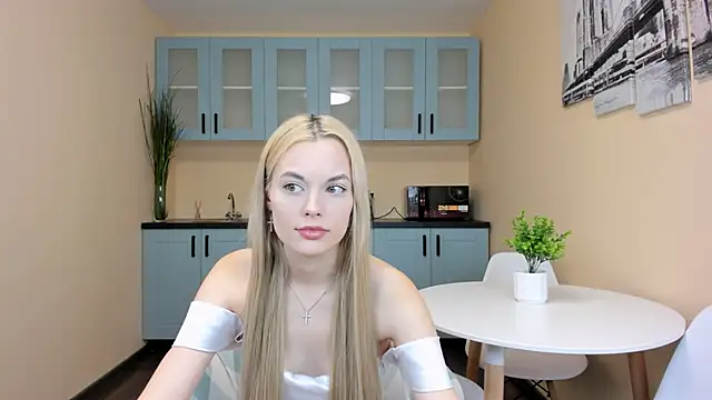 Snapshot of CallMeMargo chatting on October 8, 2025, 11:12 am CallMeMargo online show from October 8, 2025, 11:12 am