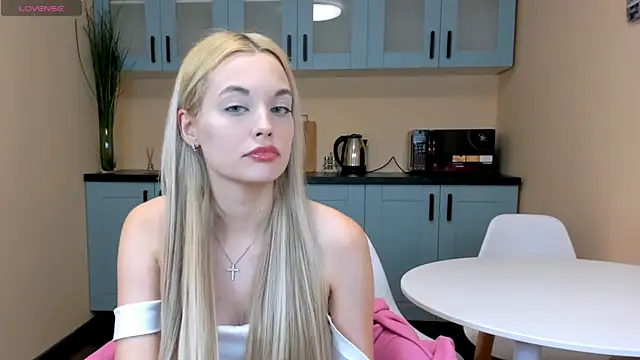 Snapshot of CallMeMargo chatting on October 3, 2025, 10:17 am CallMeMargo online show from October 3, 2025, 10:17 am