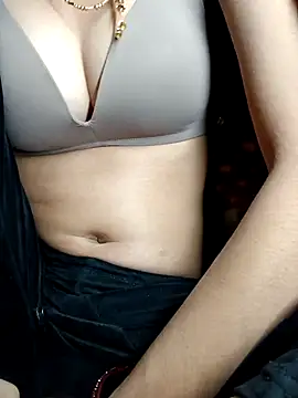 Snapshot of misskomal97 chatting on December 2, 2025, 2:01 am misskomal97 online show from December 2, 2025, 2:01 am