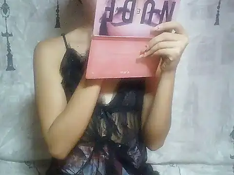 SweetPussie18x online show from December 17, 2025, 1:21 am