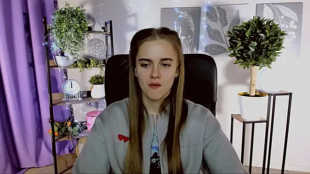 JuneWoods online show from April 3, 2026, 3:40 pm