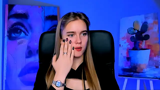 Snapshot of JuneWoods chatting on November 7, 2025, 12:31 pm JuneWoods online show from November 7, 2025, 12:31 pm