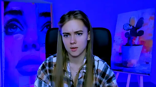 Snapshot of JuneWoods chatting on November 17, 2025, 6:28 am JuneWoods online show from November 17, 2025, 6:28 am