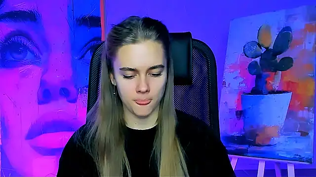 JuneWoods online show from December 18, 2025, 6:29 am