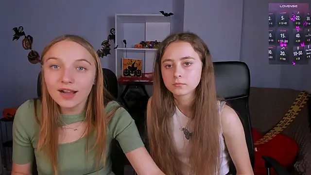 Snapshot of rebecca_smile chatting on October 23, 2025, 1:43 pm rebecca smile online show from October 23, 2025, 1:43 pm